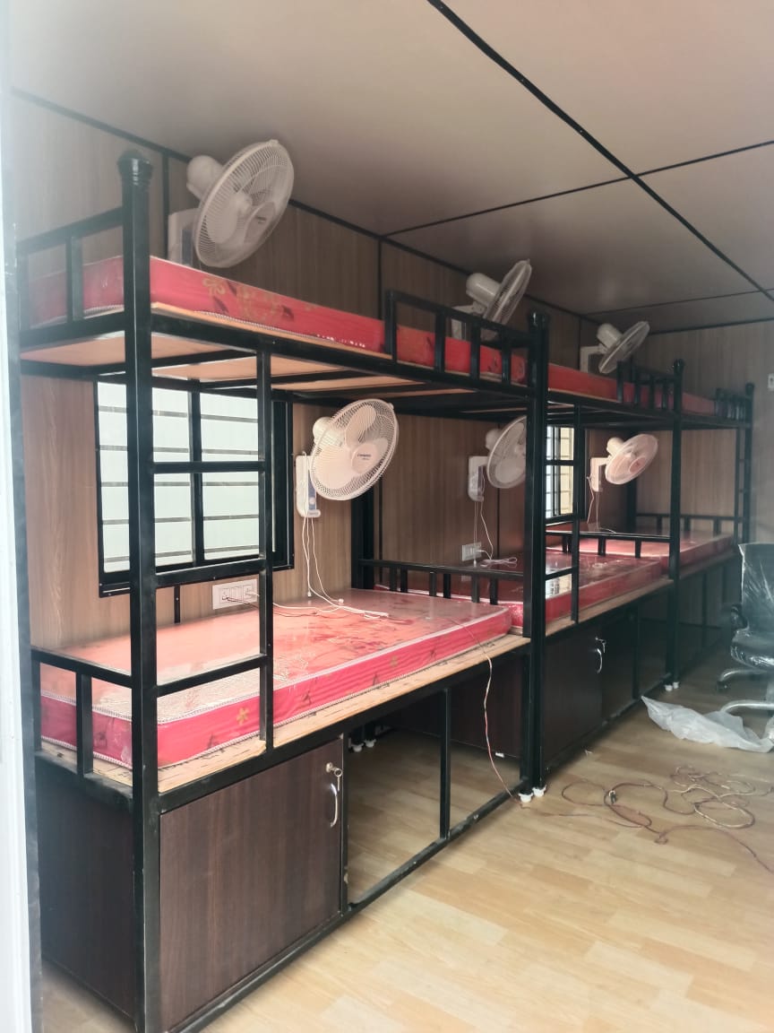 Portable labor bunk house